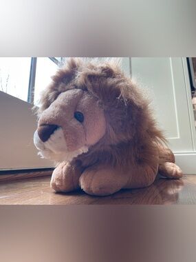 Fidelity Plush Lion in Brown and Cream